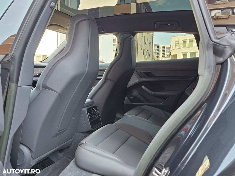 Porsche Taycan 4 - 10
