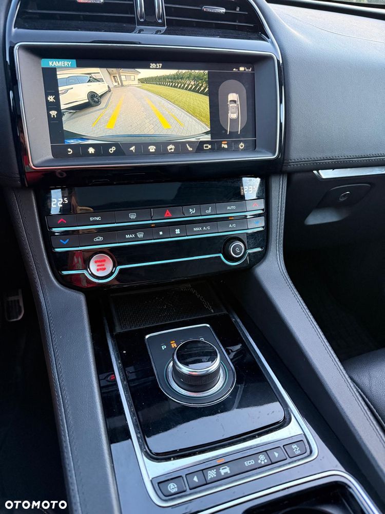 Jaguar F-Pace 20d Prestige - 17