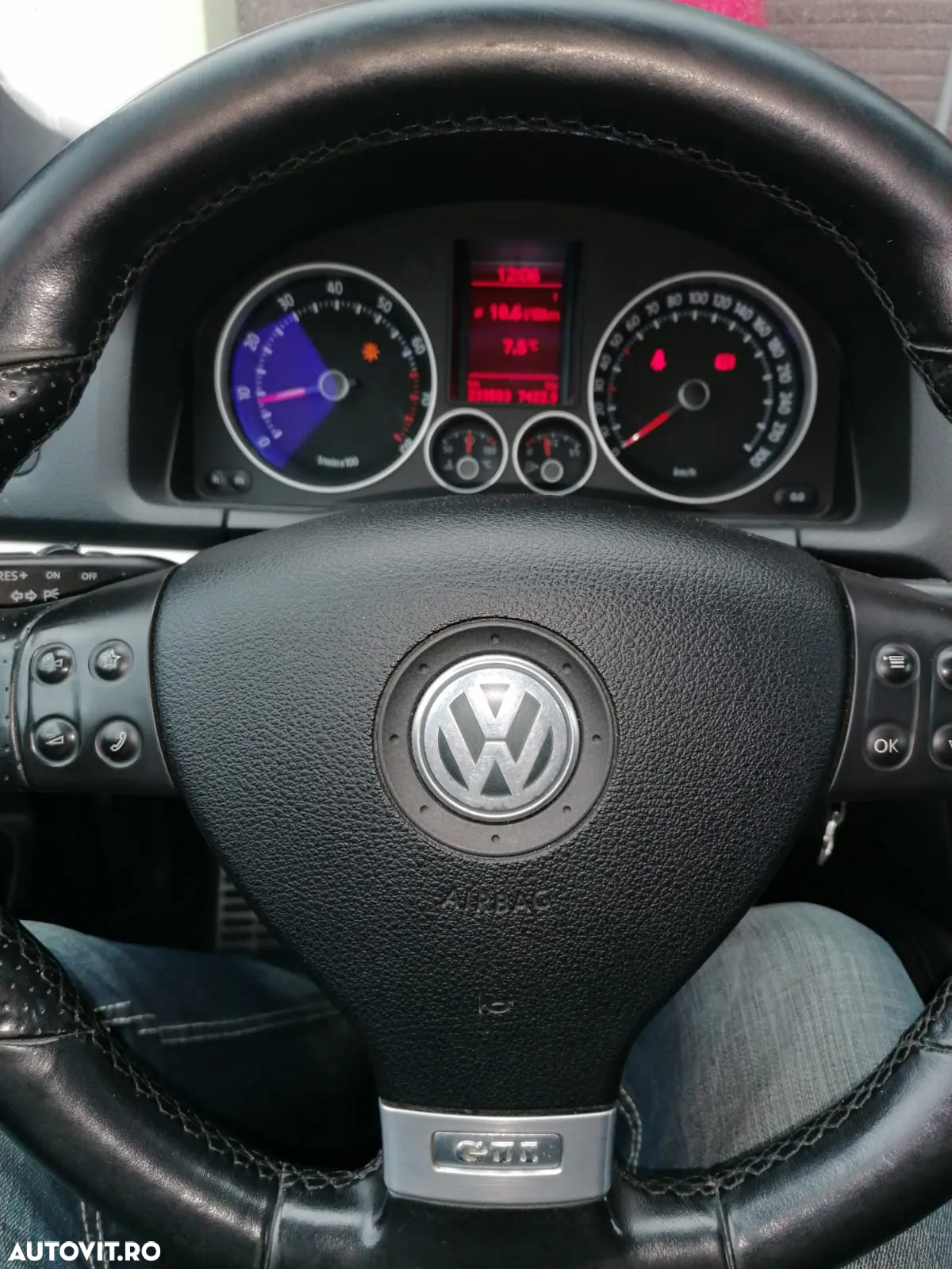 Volkswagen Golf 2.0 FSI GTI - 9