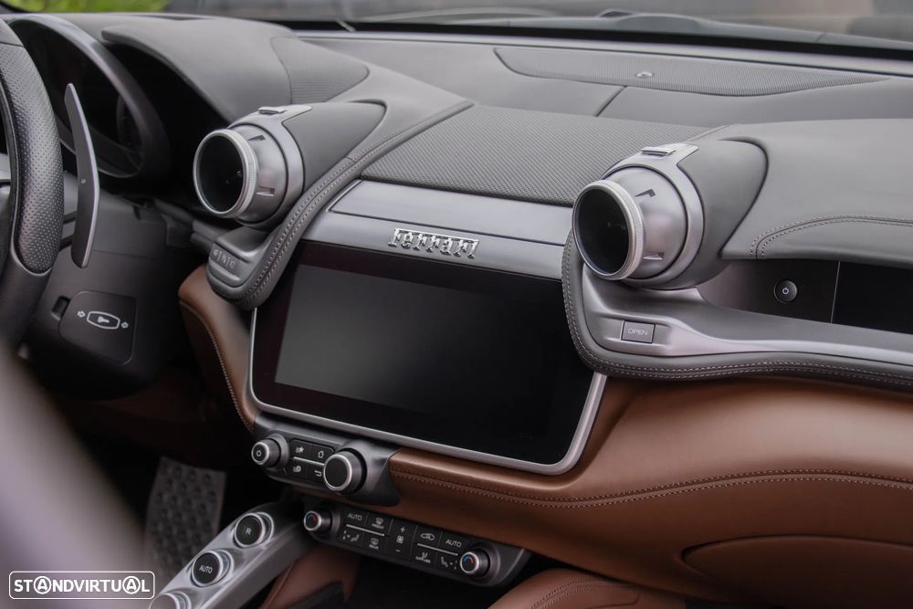Ferrari GTC4 Lusso - 31