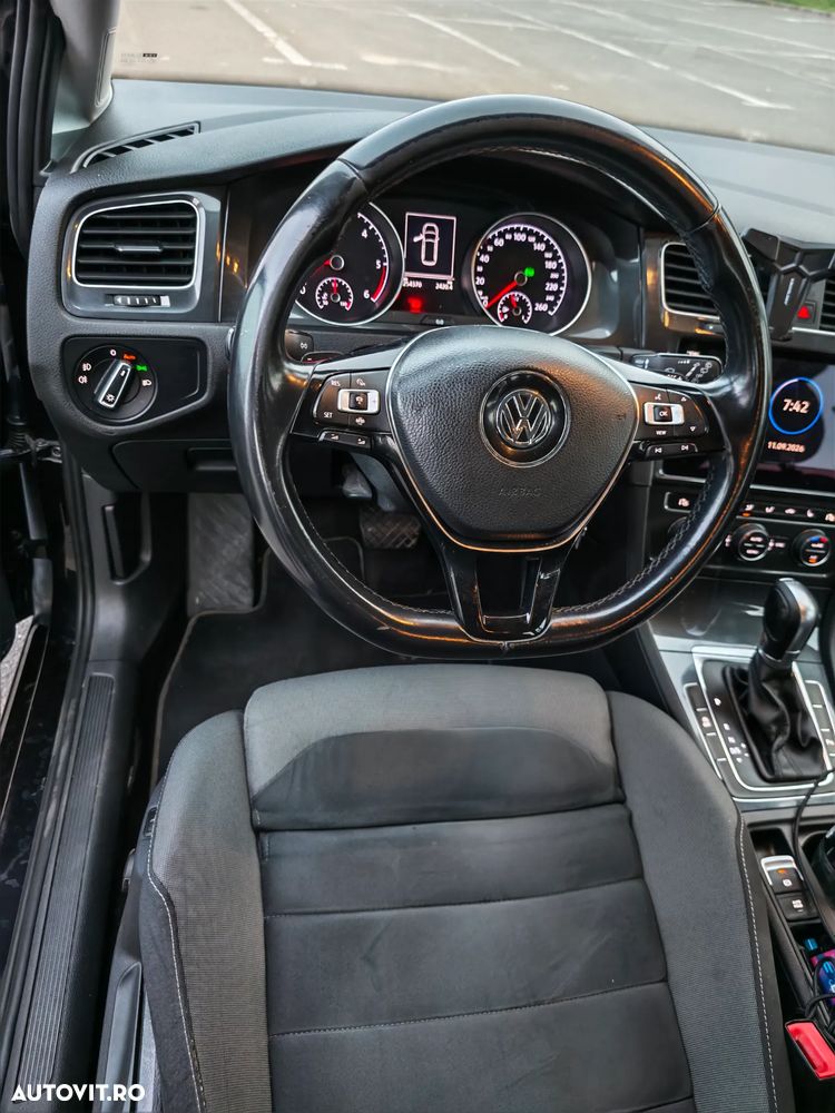 Volkswagen Golf - 11