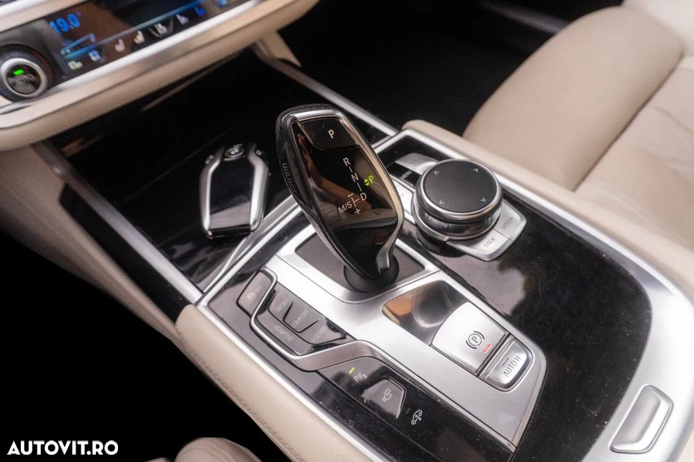 BMW Seria 7 740d xDrive - 26