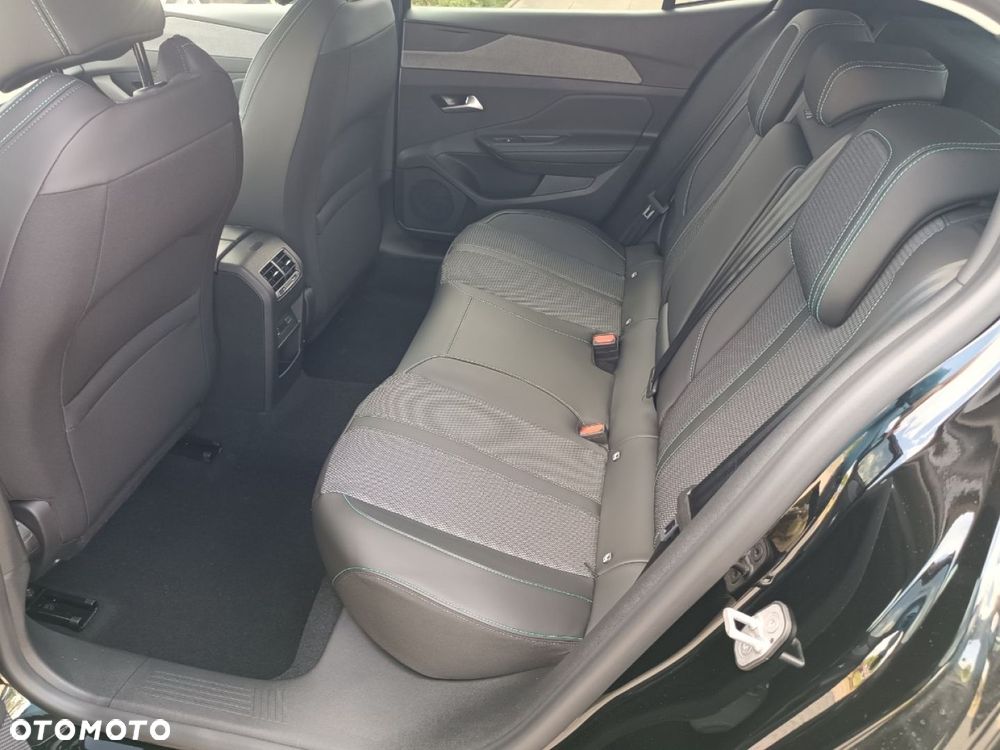 Peugeot 408 - 12
