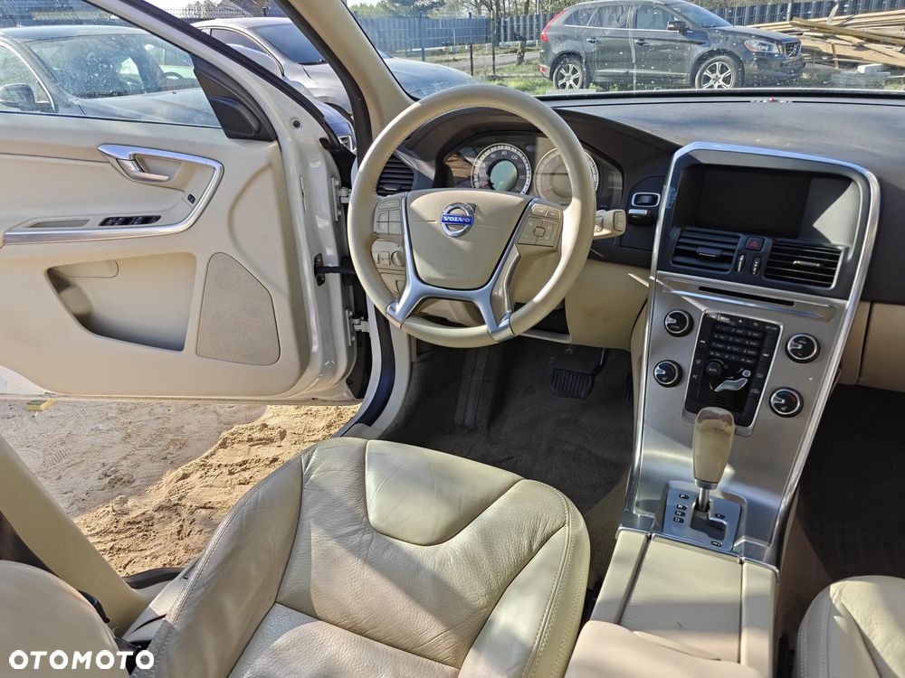 Volvo XC 60 3.2 AWD Momentum - 12