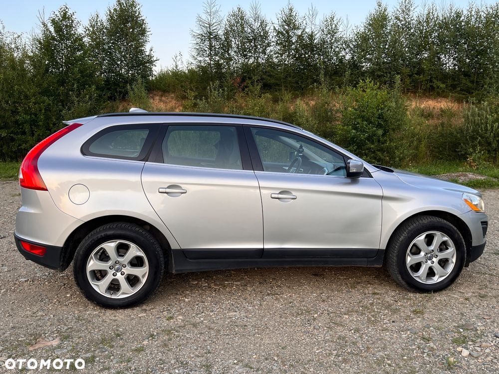 Volvo XC 60 D5 AWD Momentum - 4