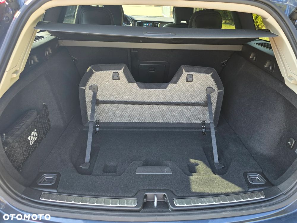 Volvo V60 B4 B DKG Plus Dark - 27