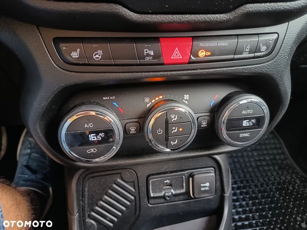 Jeep Renegade 1.4 MultiAir Limited FWD S&S - 25