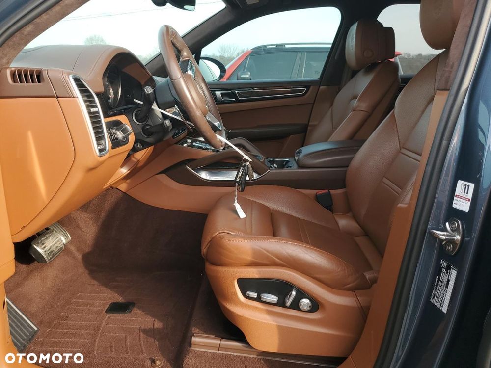 Porsche Cayenne Turbo - 7