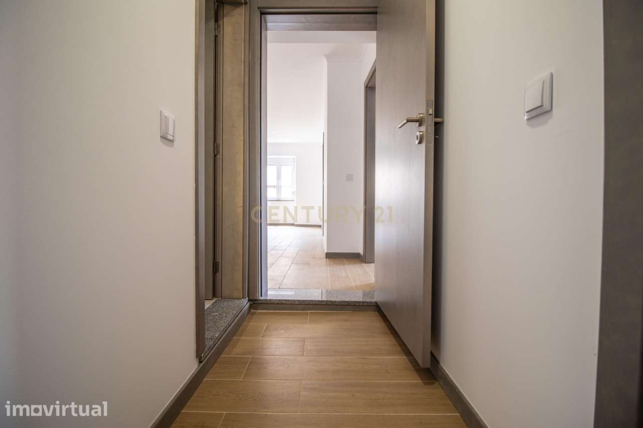 Apartamento T2 Renovado para Arrendamento Disponível a partir de 1 de - Grande imagem: 5/19