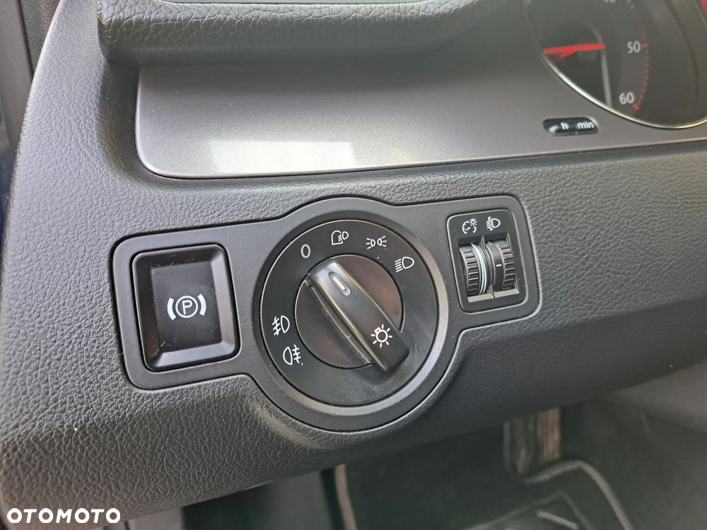 Volkswagen Passat - 11