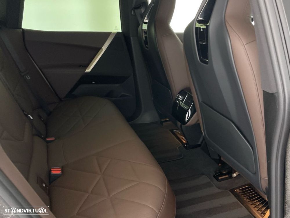 BMW iX xDrive 40 - 24