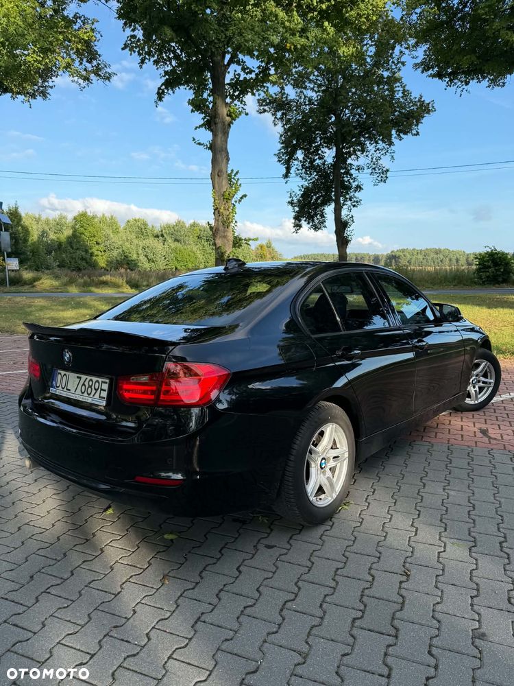 BMW Seria 3 318d Sport Line - 3