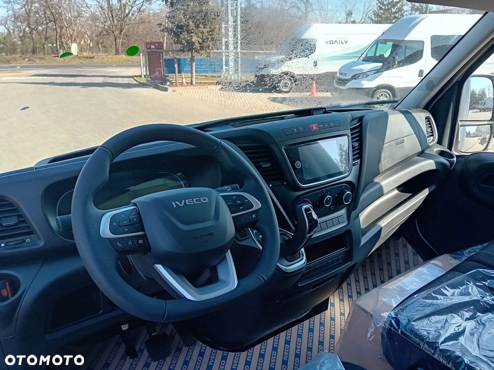 Iveco DAILY 50C18HA8Z 3.0 180KM Hi-Matic Kontener + Winda 1000kg - 11