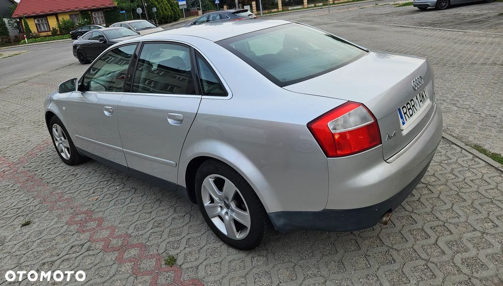 Audi A4 Limousine - 3