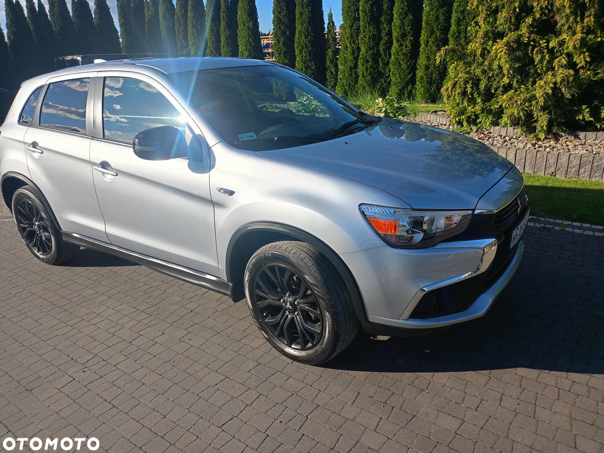 Mitsubishi Outlander - 2