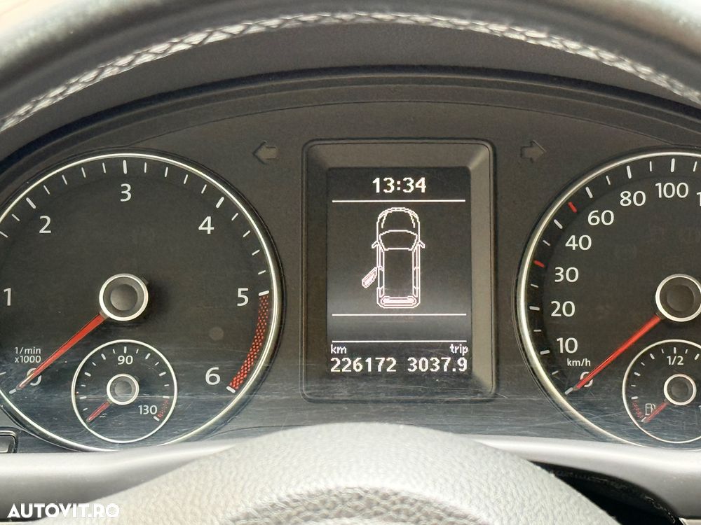 Volkswagen Touran 1.6 TDI DSG Trendline - 25