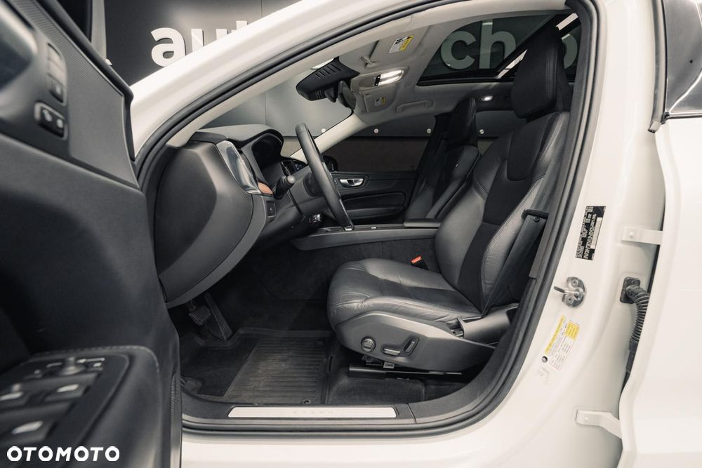 Volvo XC 60 B5 B AWD Plus Dark - 14