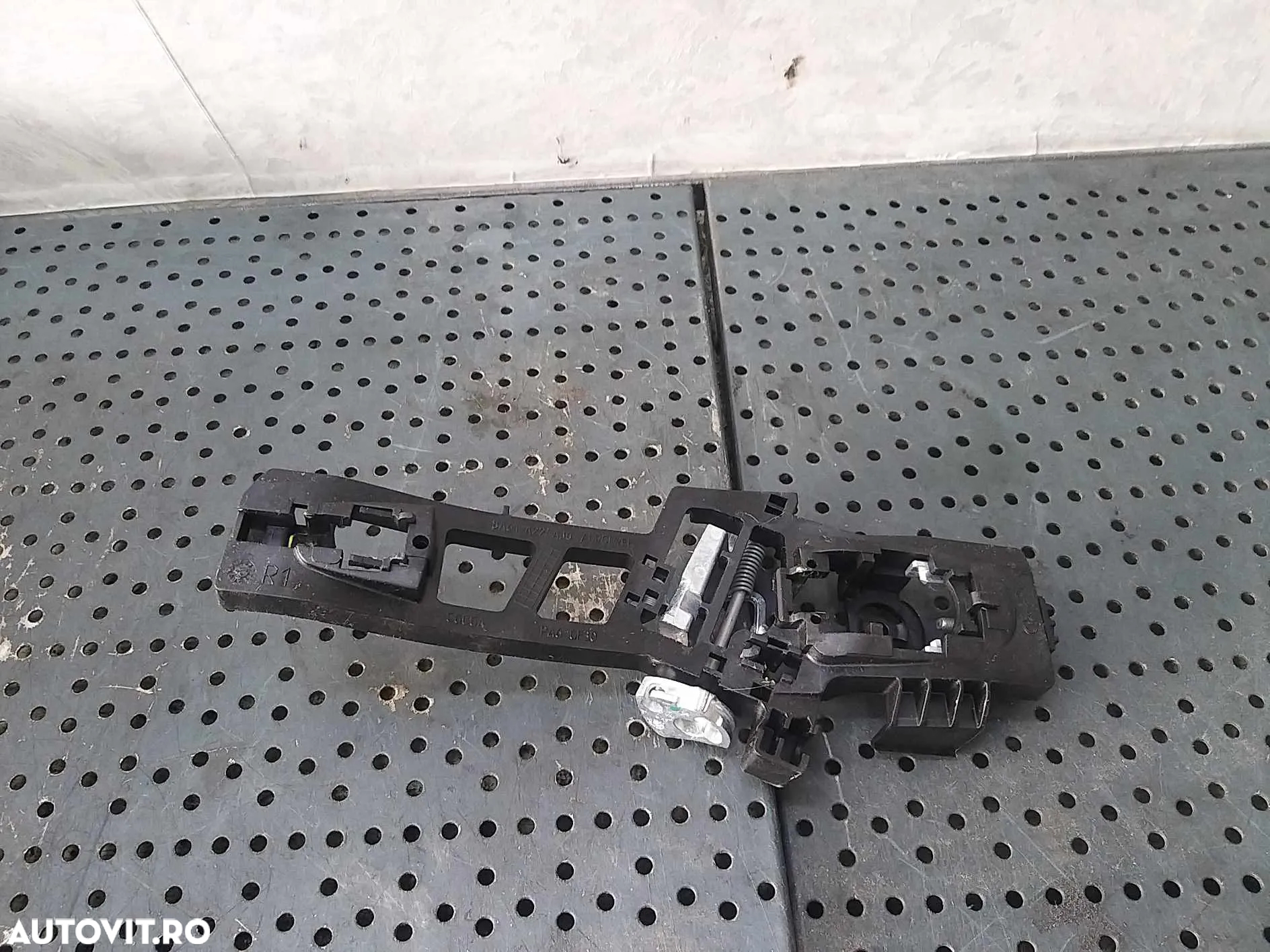 Suport maner dreapta fata ford fiesta 6 cb1 ccn 8a61a224a36am - 2