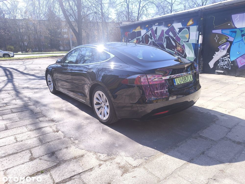 Tesla Model S - 20