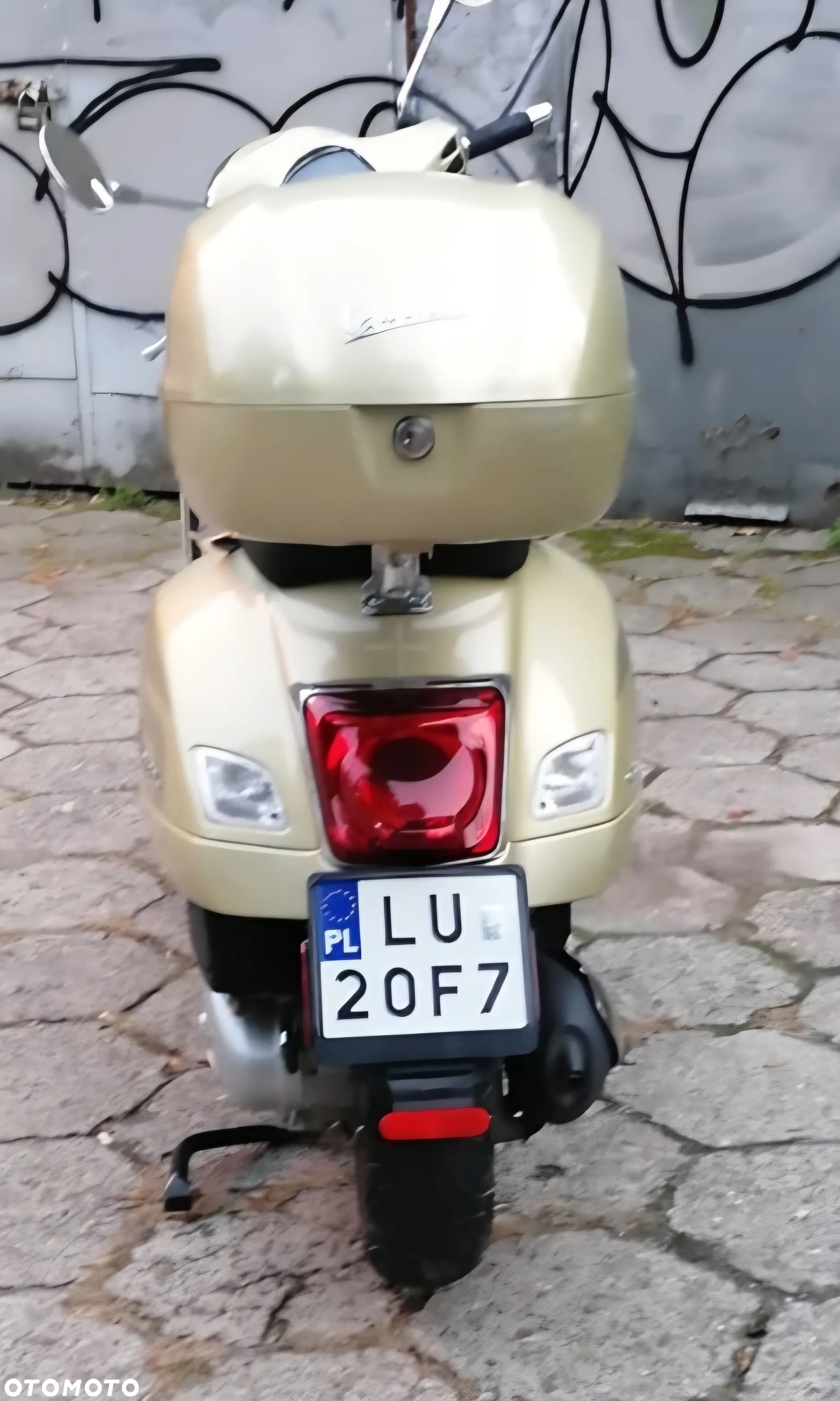 Piaggio Vespa - 2