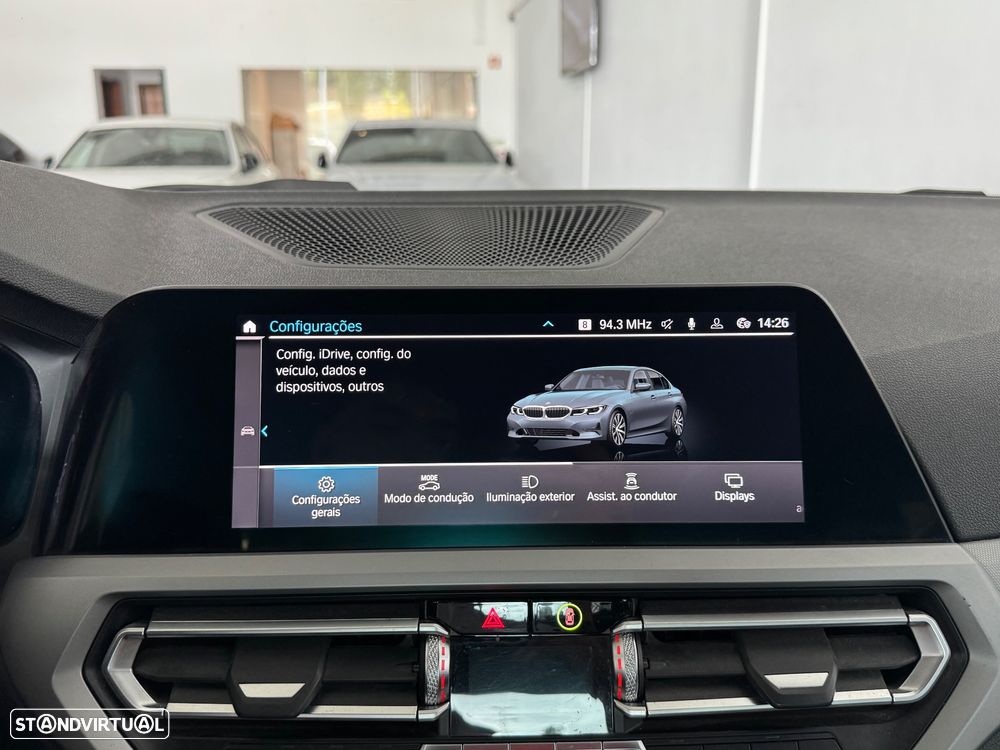 BMW 330 e Pack M Auto - 29