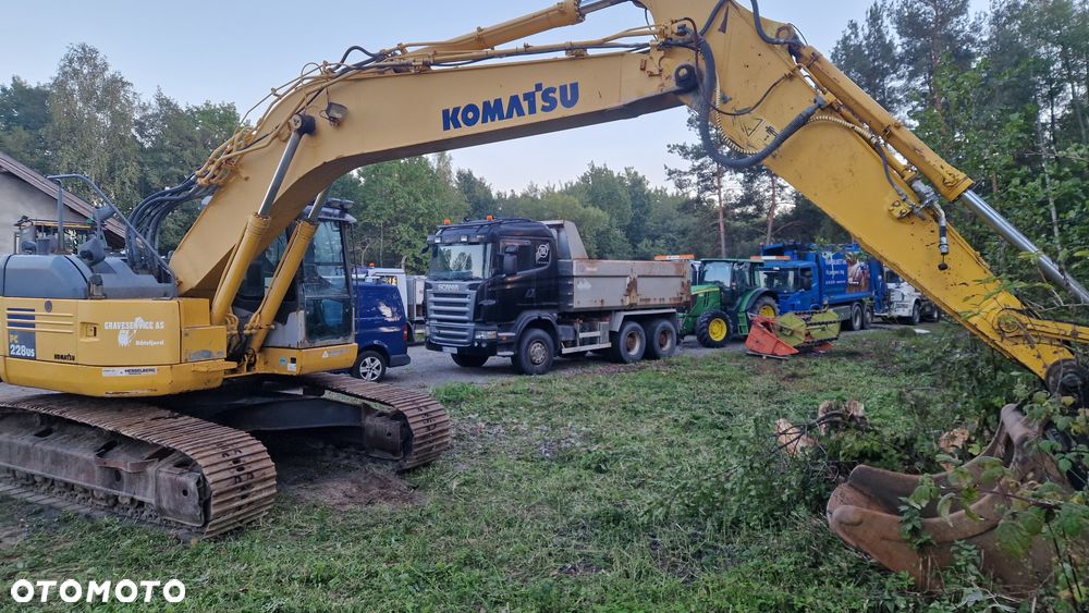 Komatsu PC228 - 12