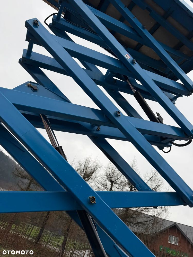 Genie Zwyżka Terenowa GS-4069RT Podnośnik Nożycowy Dźwig 14,5 metra jak Nowa z salonu! 1300 mtg. 2016 rok, Fabryczna przetwornica! 2x Gniazdo 230v góra dół. Pochodzi z Norweskiego urzędu Komuny. Zadbana! 4x4 Silnik Kubota. Zero Luzów i wycieków. Aktualne Serwisy DEKRA BMWT. Wysuwany Balkon. Sterowana z dołu i góry. Okazja Tanio !! Dokumentacja! Bez DPF, adBLUE - 11