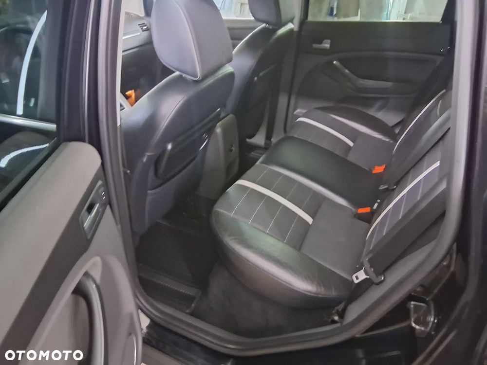 Ford Kuga - 12
