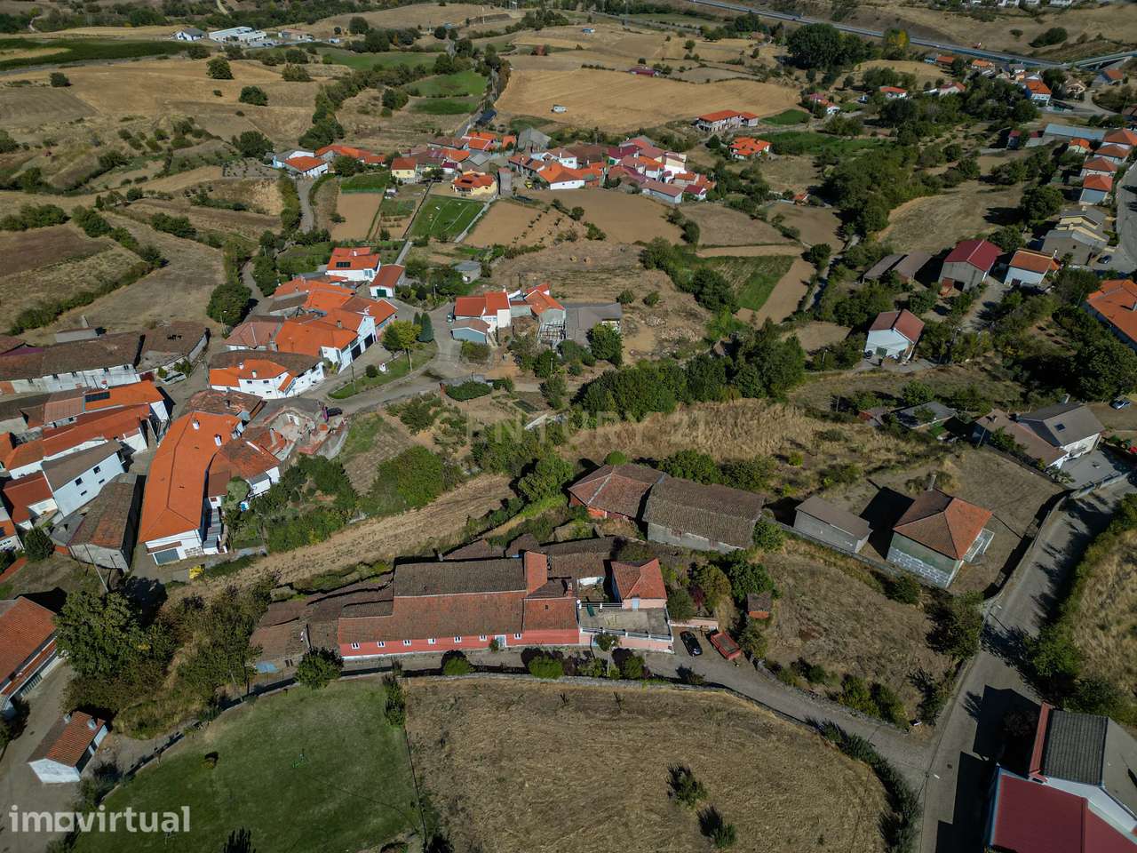 Espetacular Moradia em Rebordãos, Bragança - 8 Quartos - Grande imagem: 2/35