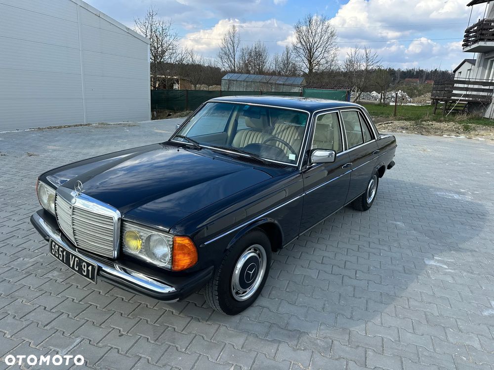 Mercedes-Benz W123 - 1