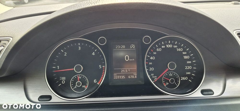 Volkswagen Passat - 8