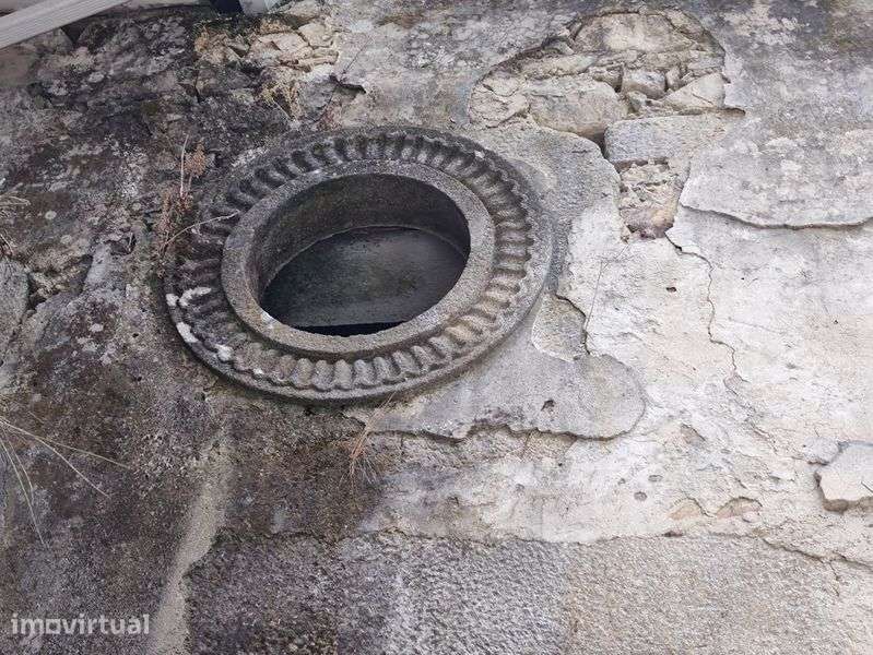 Casa antiga de pedra com quintal - Grande imagem: 2/10