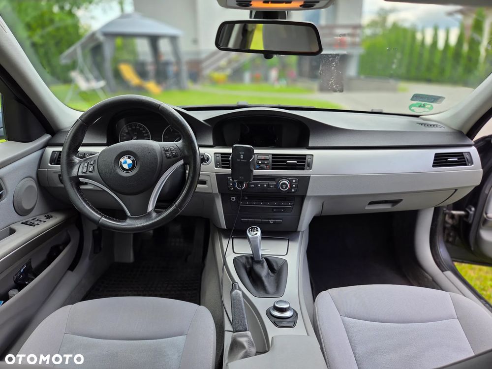 BMW Seria 3 320d DPF Touring - 1