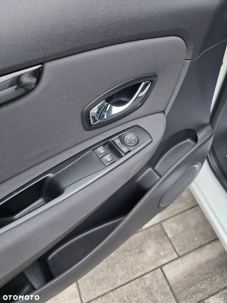 Renault Scenic TCe 115 GPF BUSINESS EDITION - 19