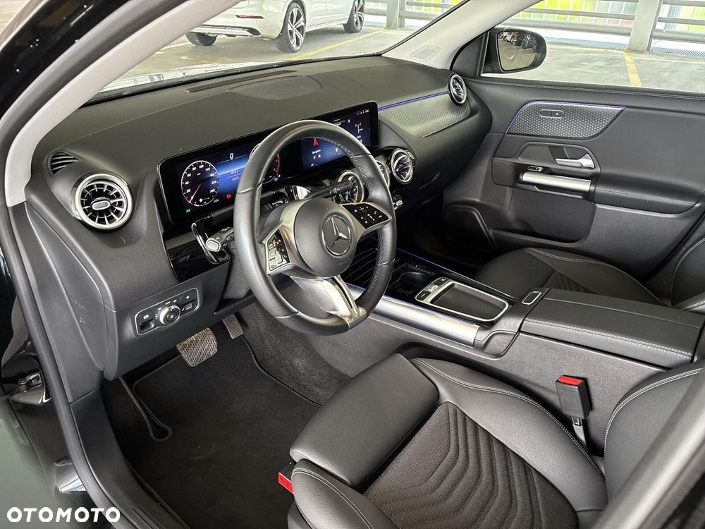 Mercedes-Benz GLA - 13