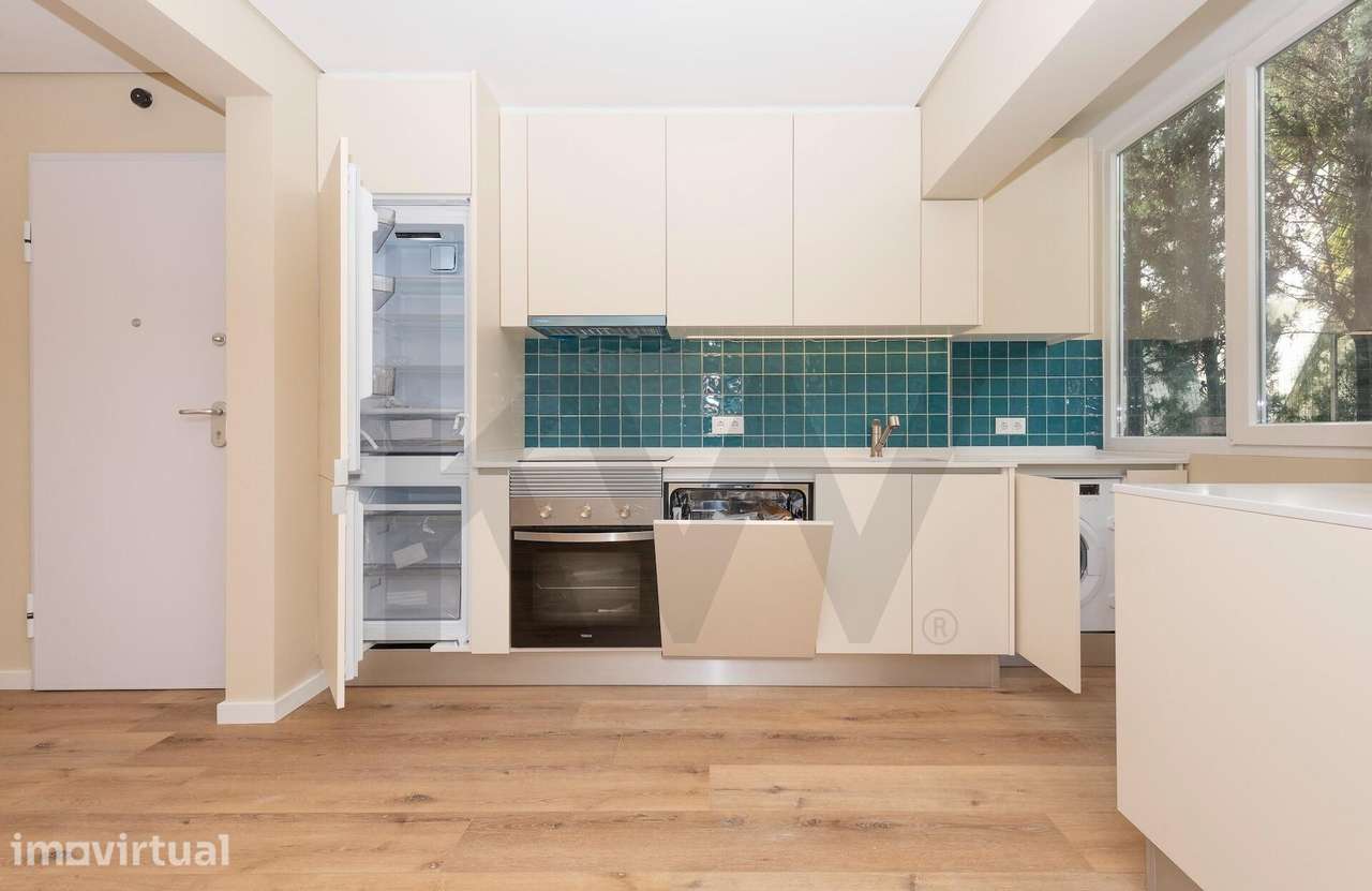 Apartamento T2 totalmente renovado e equipado no Monte Estoril a 7m a - Grande imagem: 4/20
