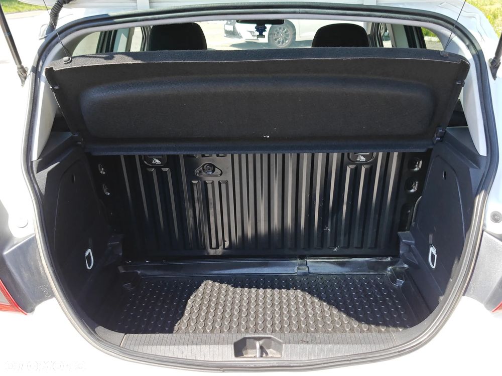 Opel Corsa 1.4 Cosmo - 17