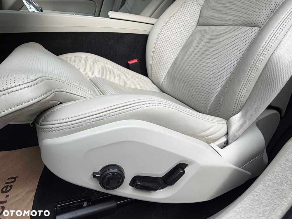 Volvo XC 60 B4 B Plus Bright - 11