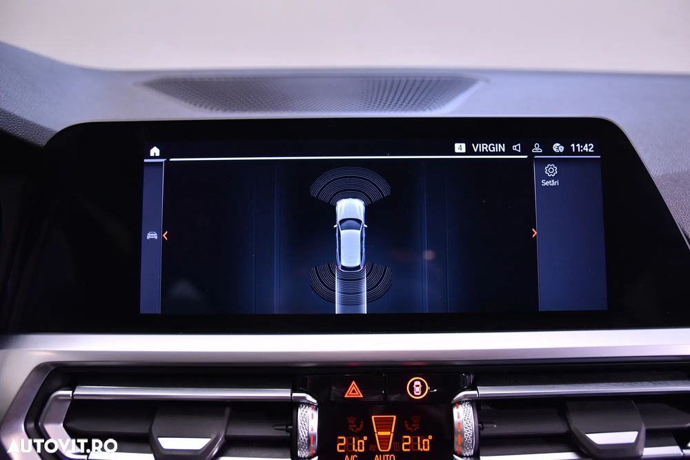 BMW Seria 3 320i Touring Aut. - 19