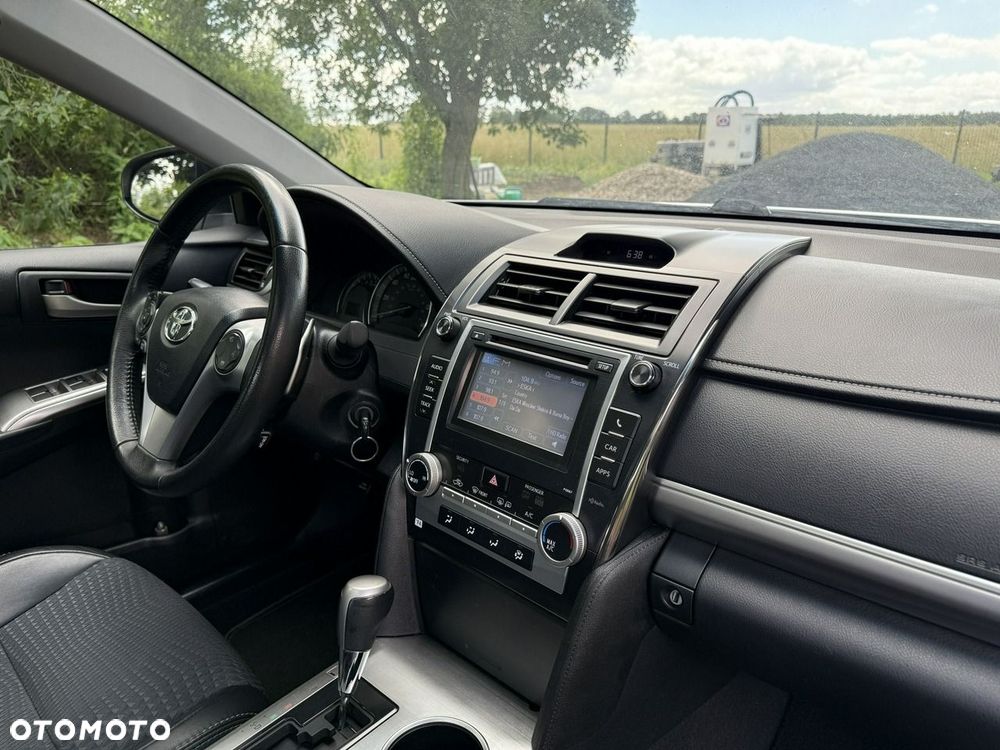 Toyota Camry - 12