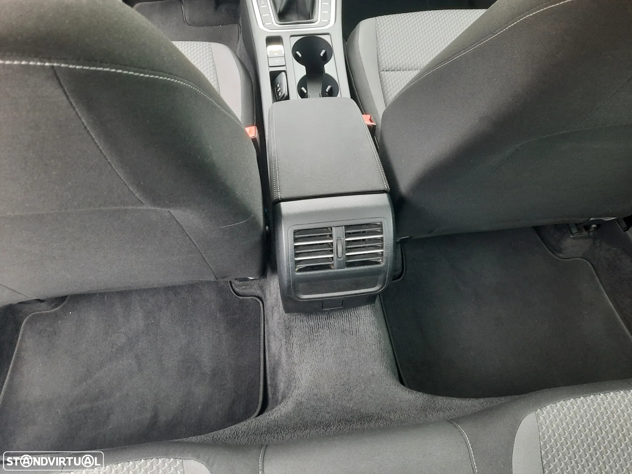 VW Passat 1.6 TDI BlueMotion - 28