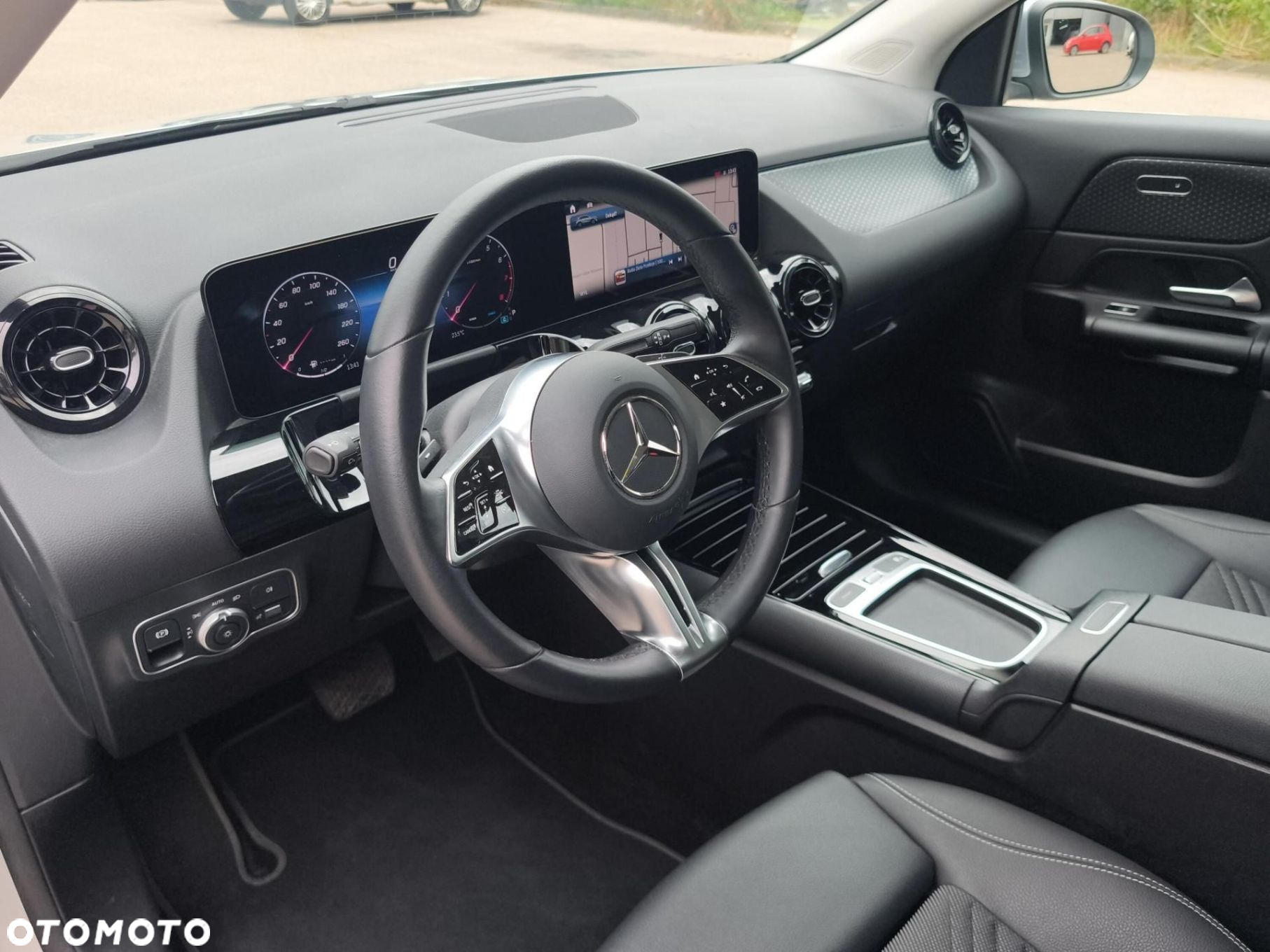 Mercedes-Benz GLA - 9
