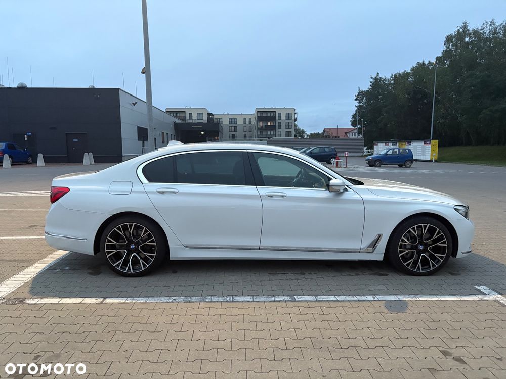 BMW Seria 7 740i - 15