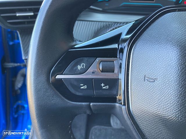 Peugeot e-208 Allure - 17