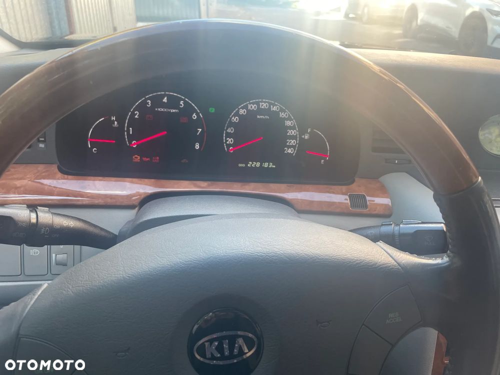 Kia Opirus - 10