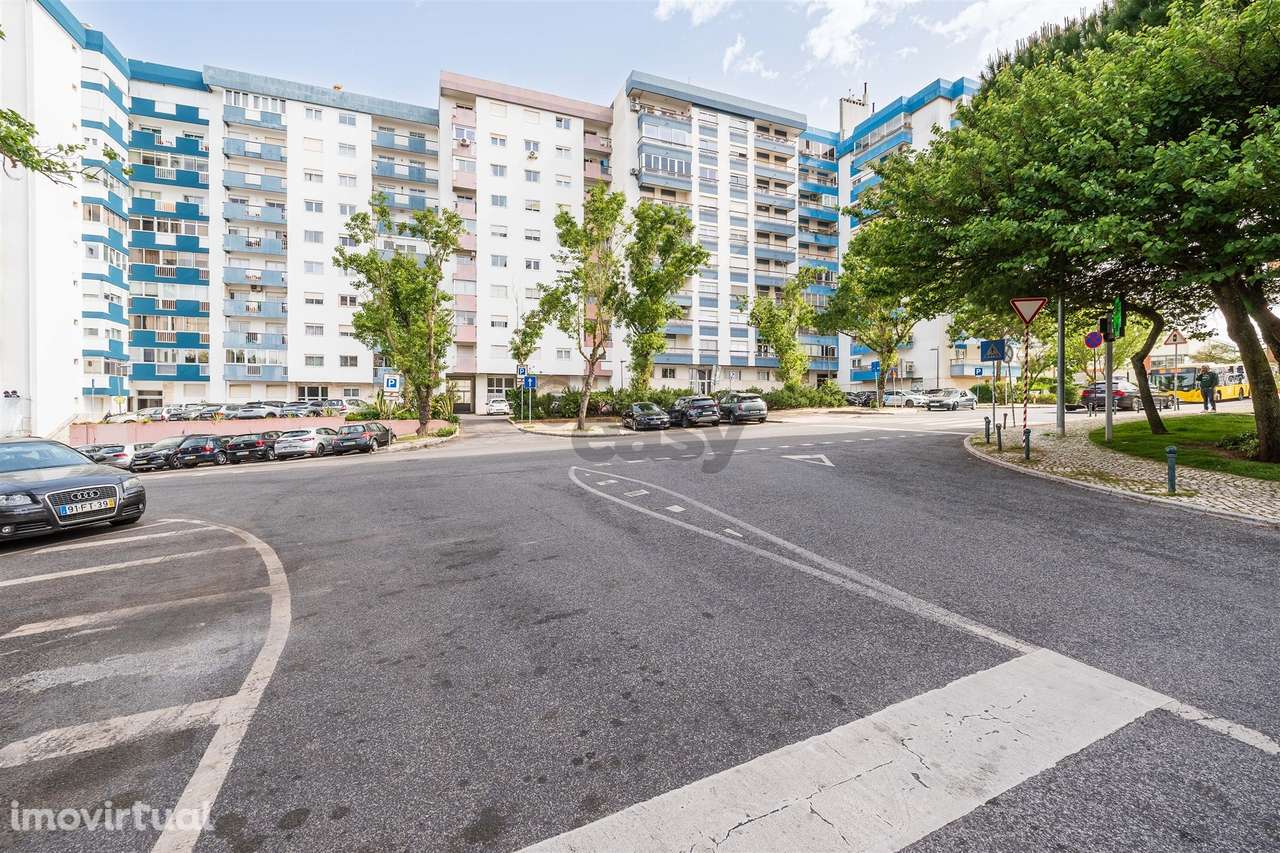 Apartamento T3 com Parqueamento e Arrecadação - Grande imagem: 3/53