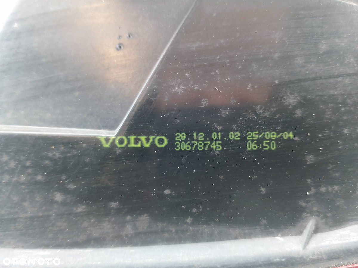LAMPA TYLNA LEWA VOLVO V50 30678745 KOMBI - 9