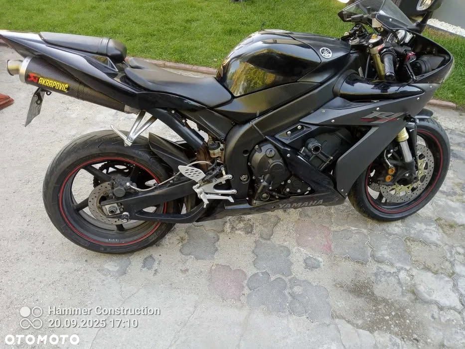 Yamaha R1 - 2