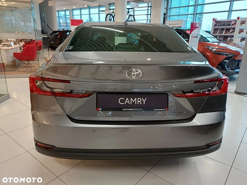 Toyota Camry - 3