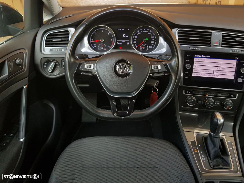 VW Golf Variant 1.6 TDi Confortline DSG - 39